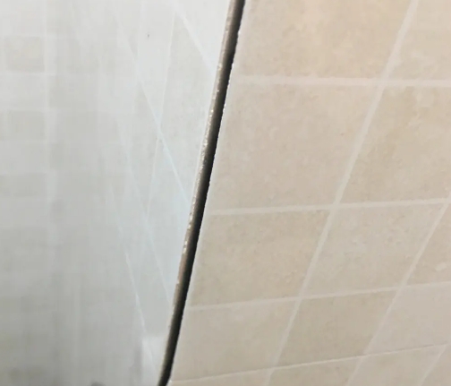 南平瓷砖空鼓维修公司分享阳台瓷砖脱落的修复过程可以分为以下几个步骤
